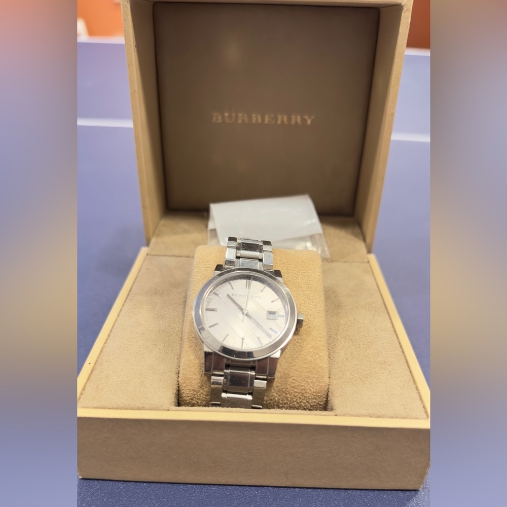 BURBERRY
Stainless Steel 34mm The City Quartz Watch BU9143
